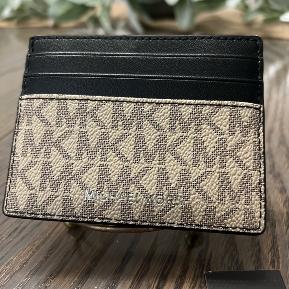 Michael Kors NEW leather card holder - Picture 4 of 6